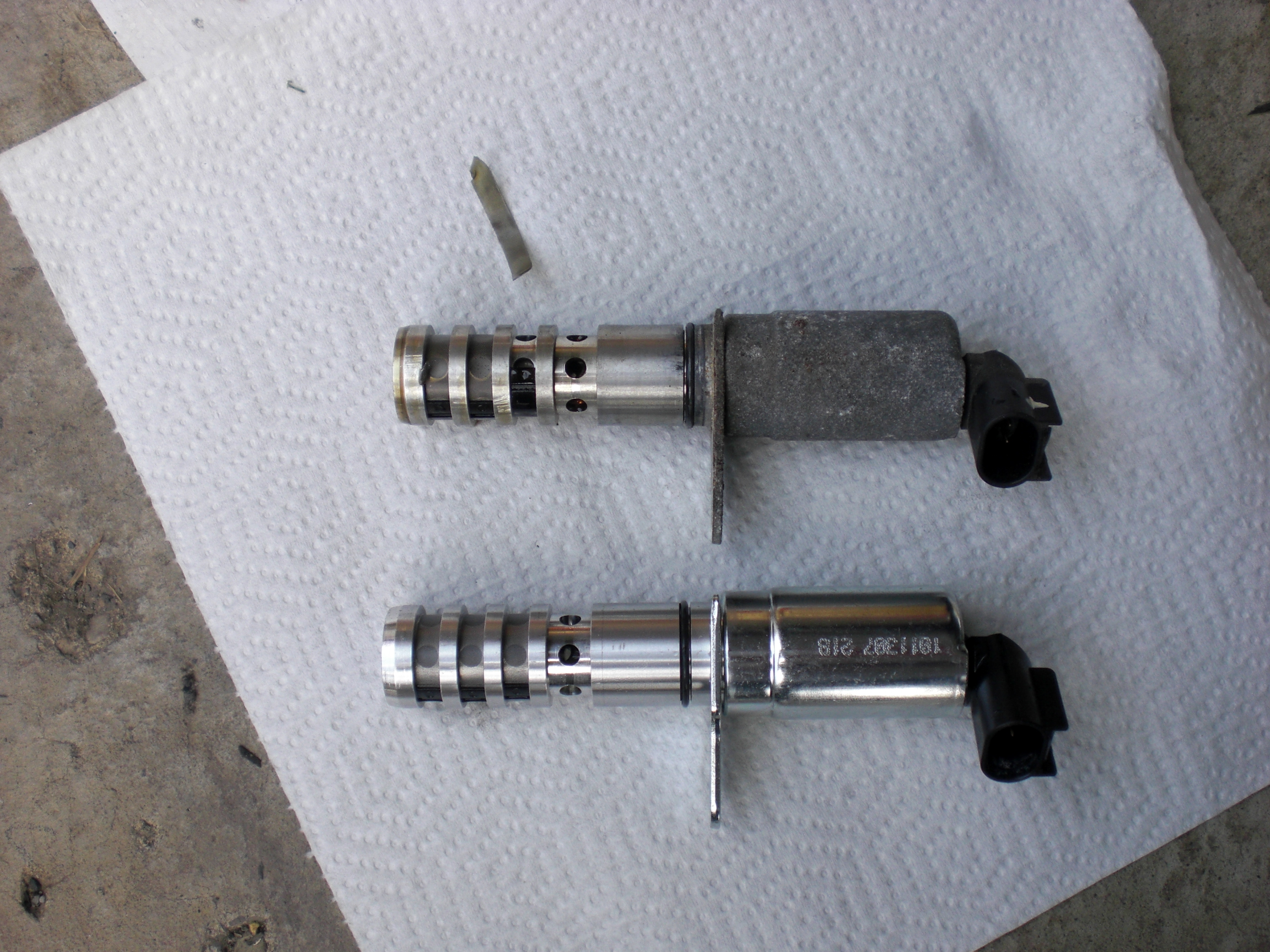 How To Clean The Camshaft Position Sensor  
